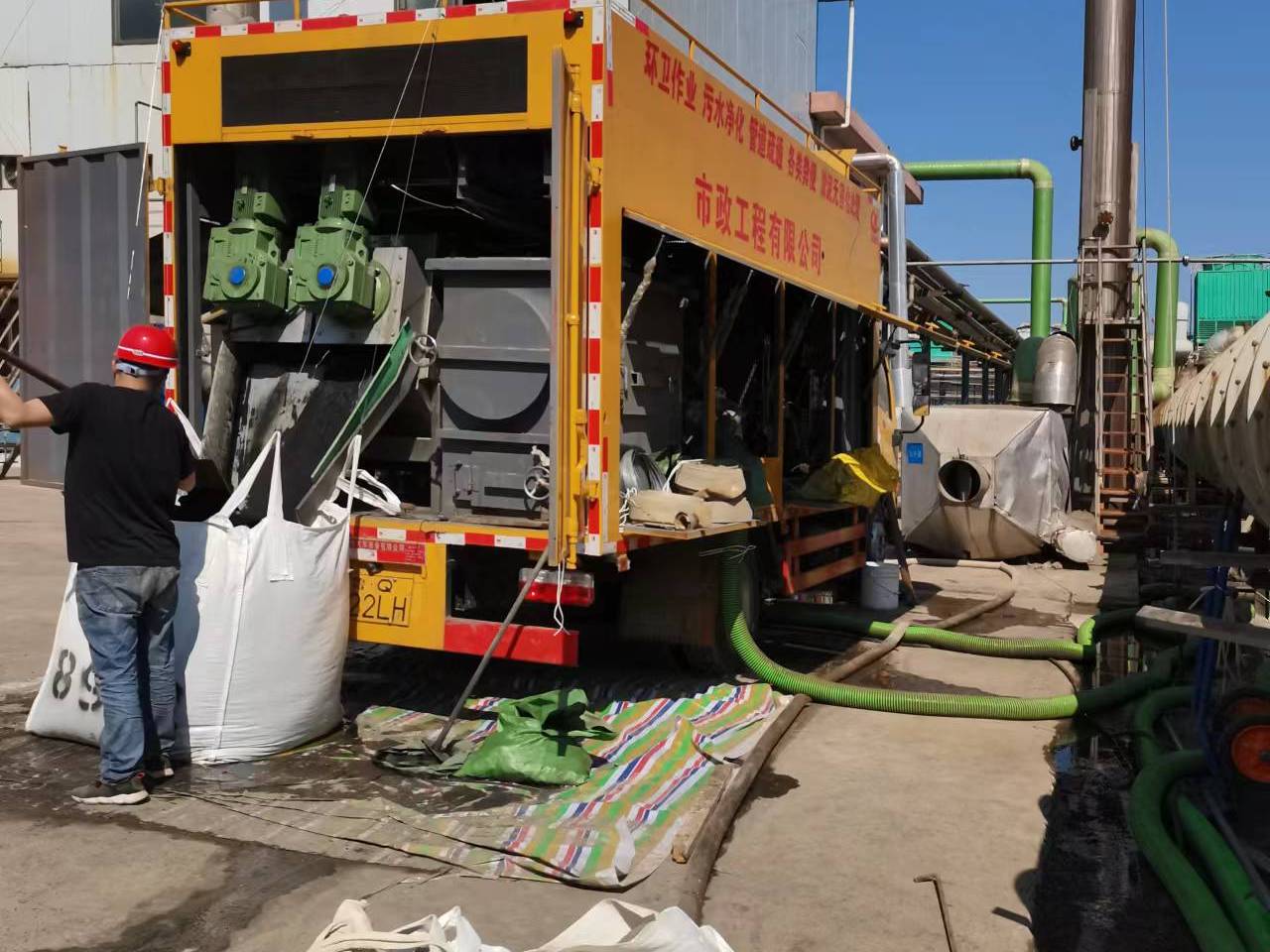 美兰淤泥压干处理